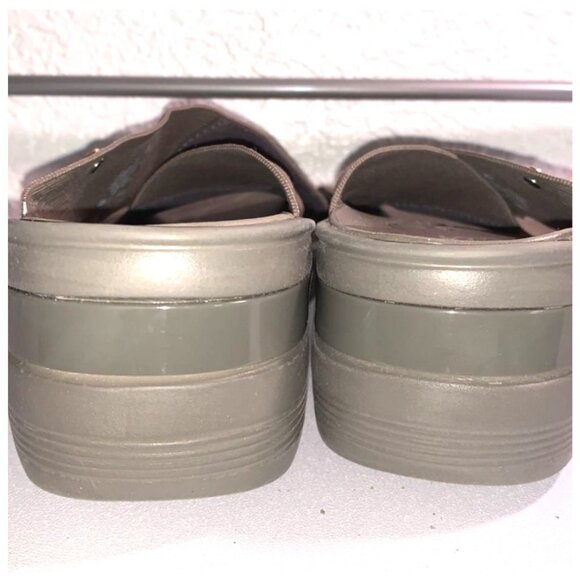 Bzees Womens Desire Grey  Slip-On Sandals Size 9M Fabric Upper & Man Made Sole - Picture 6 of 8